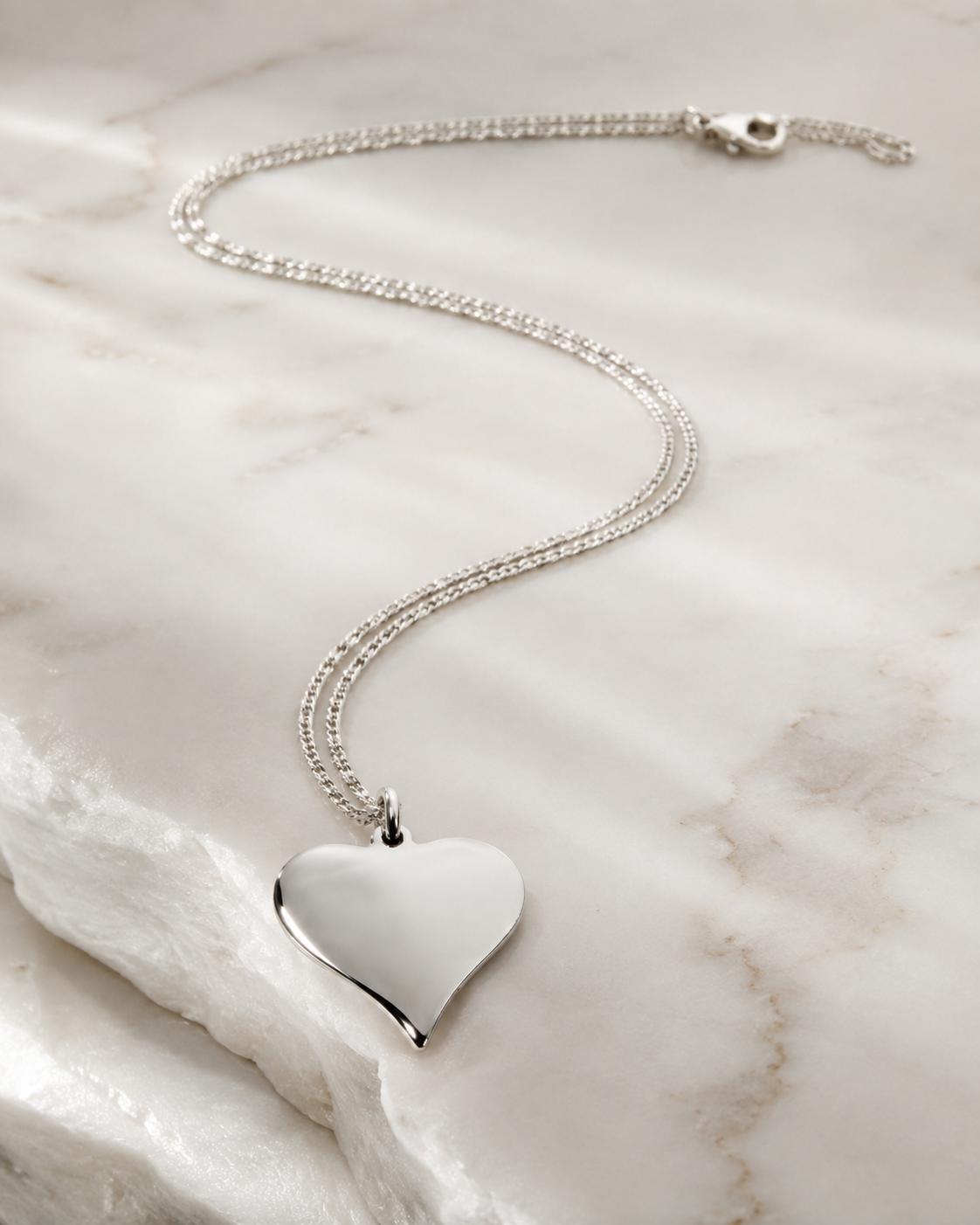 Noa - Corazón Grande Lizo con Cadena